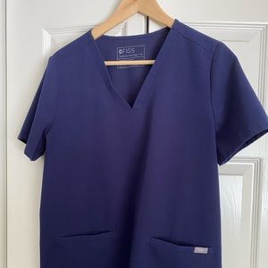 Figs Scrub Top- Casma 3-pocket. Navy.